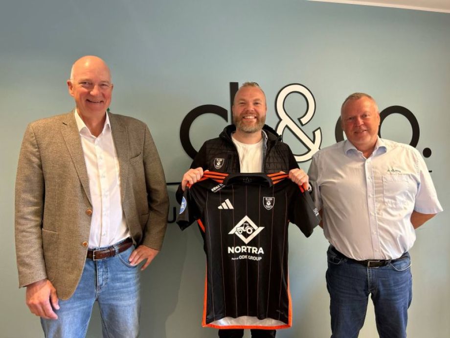 DJ Miljø & Geoteknik sponsorer Hillerød Fodbold Elite